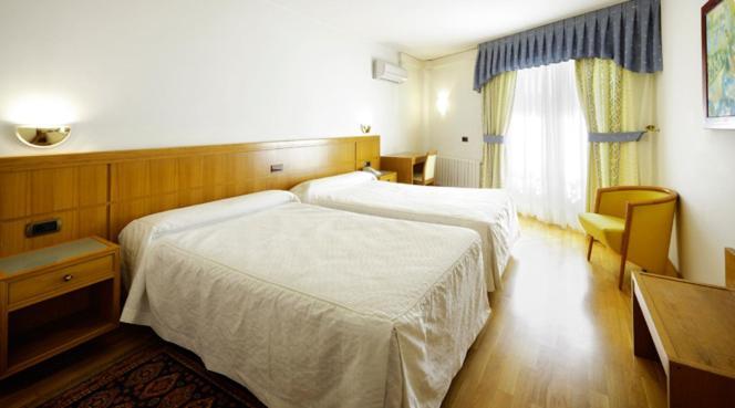 Hotel Florida Arteixo Rum bild